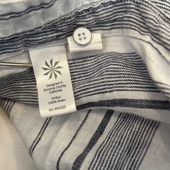 Athleta Linen Women’s Button Down Shirt Sz Large Classic Stripes Summer Nautical - Picture 9 of 9